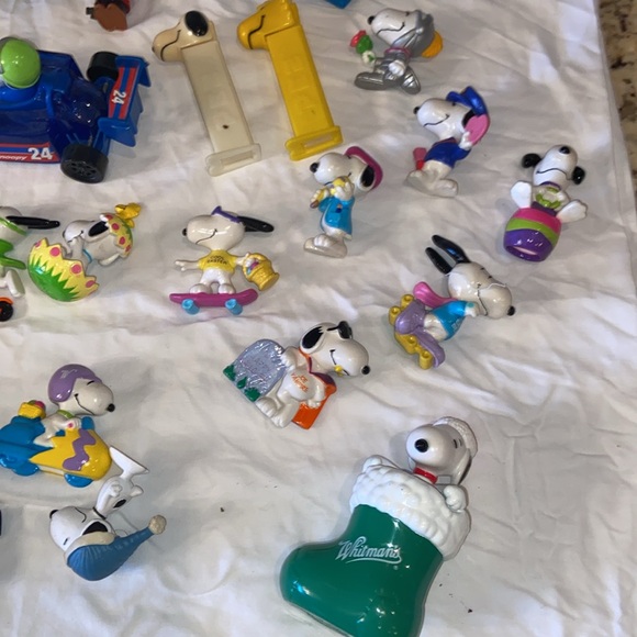 Lot Of Over 30  Snoopy And Peanuts figurines - Picture 10 of 12